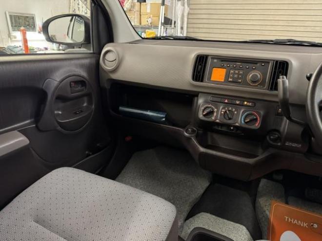 パッソ１．０Ｘ　禁煙車　寒冷地仕様　ベンチシート　エンジンスターター　社外１３インチＡＷ　社外１３ＡＷ＋スタッドレスタイヤ付　フロントガラス熱線　キーレスキー　純正ドアバイザー　タイミングチェーン車　電動格納ミラー 4WD 1000 5Dr