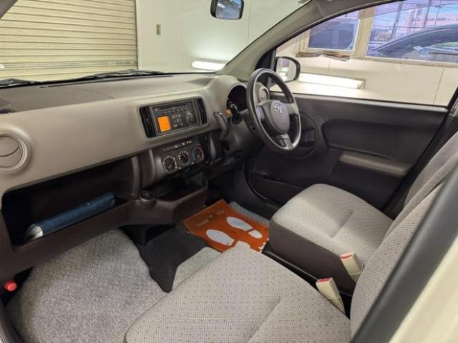 パッソ１．０Ｘ　禁煙車　寒冷地仕様　ベンチシート　エンジンスターター　社外１３インチＡＷ　社外１３ＡＷ＋スタッドレスタイヤ付　フロントガラス熱線　キーレスキー　純正ドアバイザー　タイミングチェーン車　電動格納ミラー 4WD 1000 5Dr