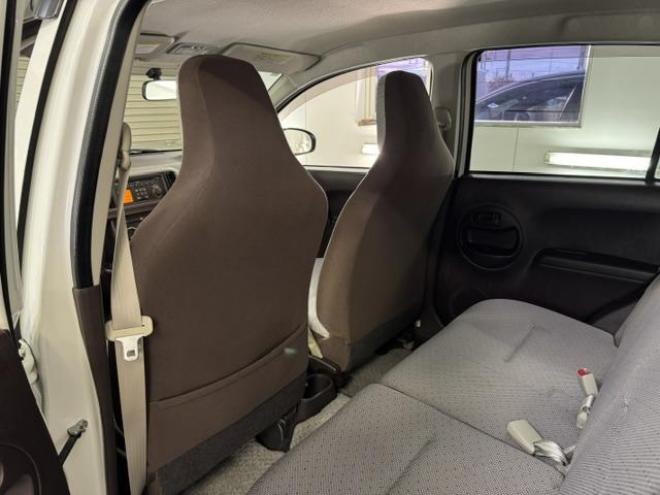 パッソ１．０Ｘ　禁煙車　寒冷地仕様　ベンチシート　エンジンスターター　社外１３インチＡＷ　社外１３ＡＷ＋スタッドレスタイヤ付　フロントガラス熱線　キーレスキー　純正ドアバイザー　タイミングチェーン車　電動格納ミラー 4WD 1000 5Dr