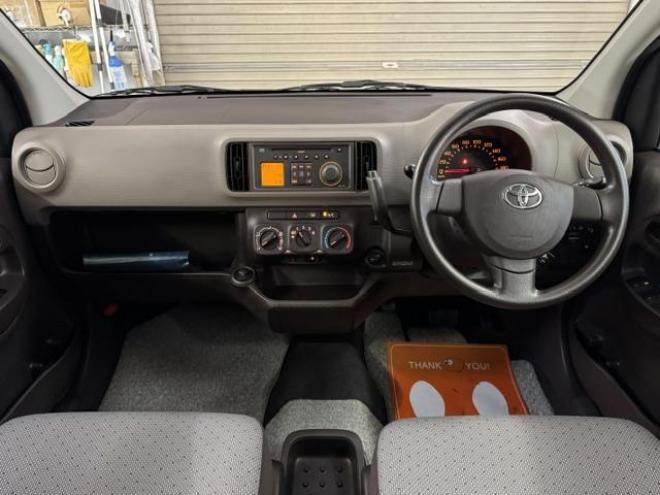 パッソ１．０Ｘ　禁煙車　寒冷地仕様　ベンチシート　エンジンスターター　社外１３インチＡＷ　社外１３ＡＷ＋スタッドレスタイヤ付　フロントガラス熱線　キーレスキー　純正ドアバイザー　タイミングチェーン車　電動格納ミラー 4WD 1000 5Dr