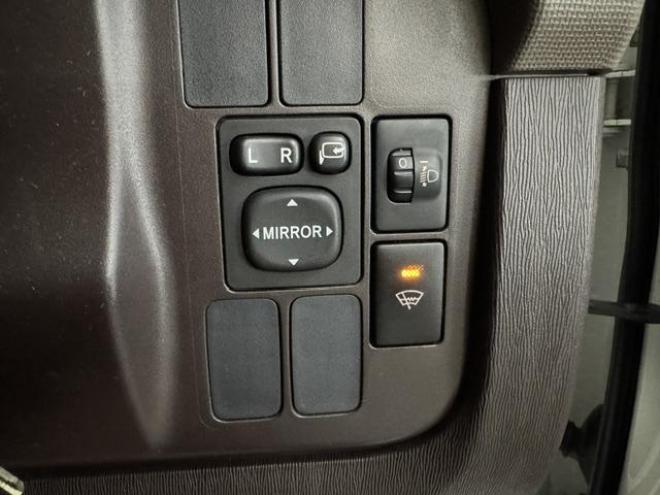パッソ１．０Ｘ　禁煙車　寒冷地仕様　ベンチシート　エンジンスターター　社外１３インチＡＷ　社外１３ＡＷ＋スタッドレスタイヤ付　フロントガラス熱線　キーレスキー　純正ドアバイザー　タイミングチェーン車　電動格納ミラー 4WD 1000 5Dr