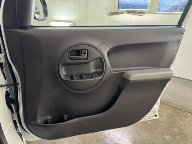 パッソ１．０Ｘ　禁煙車　寒冷地仕様　ベンチシート　エンジンスターター　社外１３インチＡＷ　社外１３ＡＷ＋スタッドレスタイヤ付　フロントガラス熱線　キーレスキー　純正ドアバイザー　タイミングチェーン車　電動格納ミラー 4WD 1000 5Dr