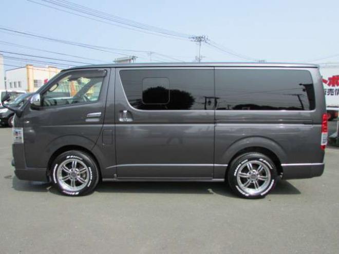 ハイエースバン2.8 スーパーGL ダークプライムII ロングボディ ディーゼルターボ 4WD　グレーメタリック　415COBRAクリーンルック3フロントスポイラー　ステージ2ルーフスポイラー　バッドフェイスBY2ボンネット　バッドラッカー17インチAW　ヨコハマPARADA17インチホワイトレター 2800