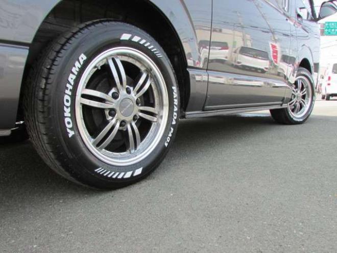 ハイエースバン2.8 スーパーGL ダークプライムII ロングボディ ディーゼルターボ 4WD　グレーメタリック　415COBRAクリーンルック3フロントスポイラー　ステージ2ルーフスポイラー　バッドフェイスBY2ボンネット　バッドラッカー17インチAW　ヨコハマPARADA17インチホワイトレター 2800