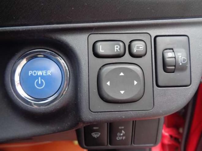 アクア1.5 S　ワンオーナー車　中期型　純正メモリーナビ　ワンセグ　スマートキー 2WD 1500