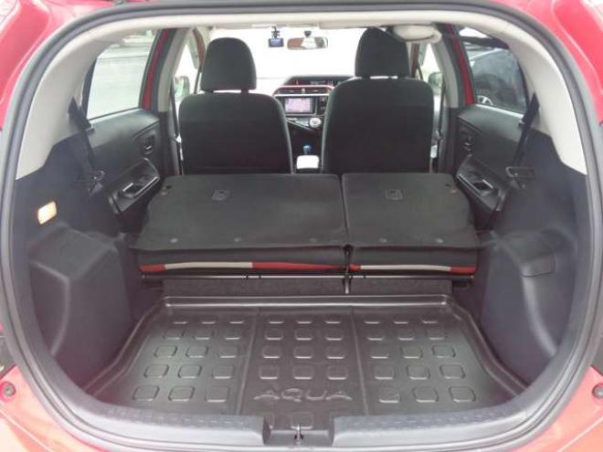 アクア1.5 S　ワンオーナー車　中期型　純正メモリーナビ　ワンセグ　スマートキー 2WD 1500