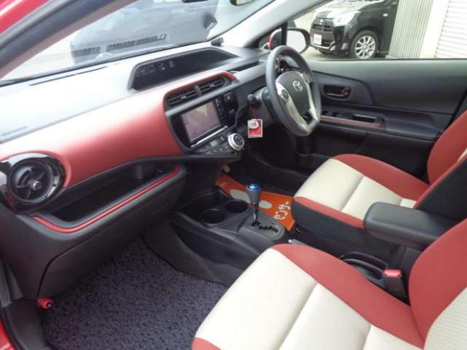アクア1.5 S　ワンオーナー車　中期型　純正メモリーナビ　ワンセグ　スマートキー 2WD 1500
