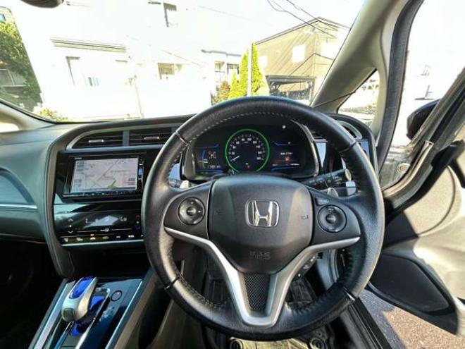 シャトル1.5 ハイブリッド X 4WD　ナビ　バックモニター　スタッドレス付 1500
