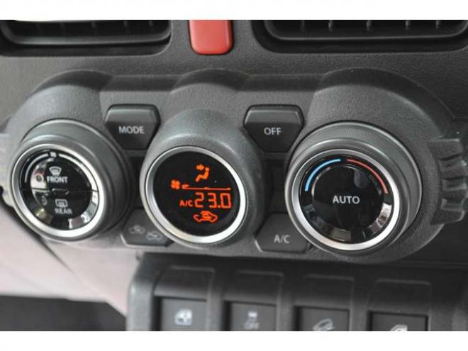 ジムニーXC 4WD　ワンオーナー車5速マニュアル4WDターボセーフティサポート搭載ドライブレコーダー純正ディスプレイオーディオバックカメラLEDライトETCクルーズコントロール純正マッドフラップ 660