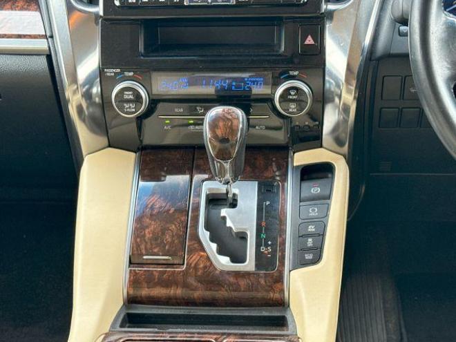 アルファードハイブリッドハイブリッド2.5X 4WD ローンが不安な方＜優遇ローン＞ 寒冷地仕様　アルパインビックナビ　後席モニター　両側パワースライド 4WD 2500 5Dr