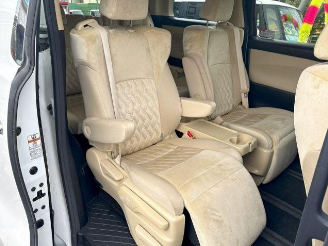 アルファードハイブリッドハイブリッド2.5X 4WD ローンが不安な方＜優遇ローン＞ 寒冷地仕様　アルパインビックナビ　後席モニター　両側パワースライド 4WD 2500 5Dr