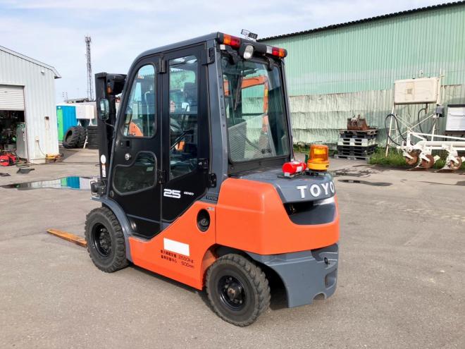 フォークリフトトヨタ　中古　8FD25　サイドシフト付　建機