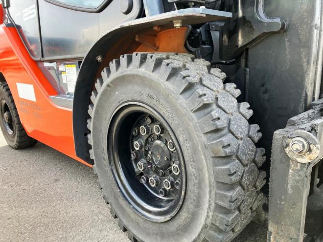 フォークリフトトヨタ　中古　8FD25　サイドシフト付　建機