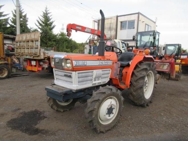 トラクタークボタL2402DT 4WD