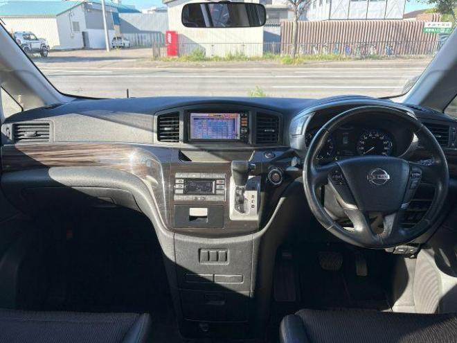 エルグランド2.5 250ハイウェイスター 4WD ローンが不安な方＜優遇ローン＞ 寒冷地仕様 純正ナビ　両側パワースライド 4WD 2500 5Dr