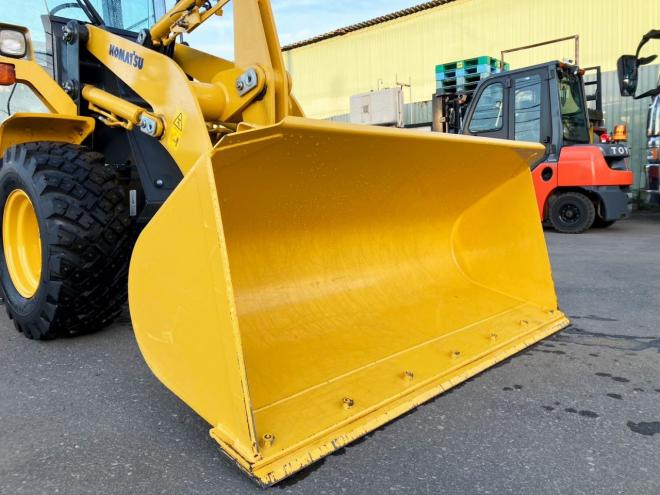 ホイールローダコマツ　中古　WA30-6E0　建機　
