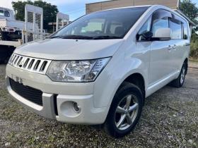 デリカ　Gプレミアム 4WD 2400 5Dr