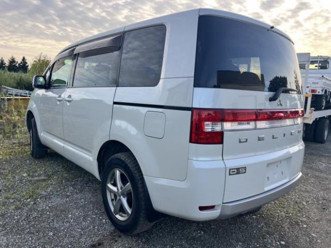 デリカGプレミアム 4WD 2400 5Dr