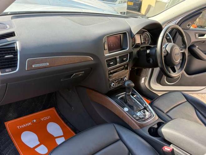 アウディQ5 2.0 TFSI クワトロ 4WD　パワーゲート・シートヒーター・ドラレコ 正規輸入車 2000