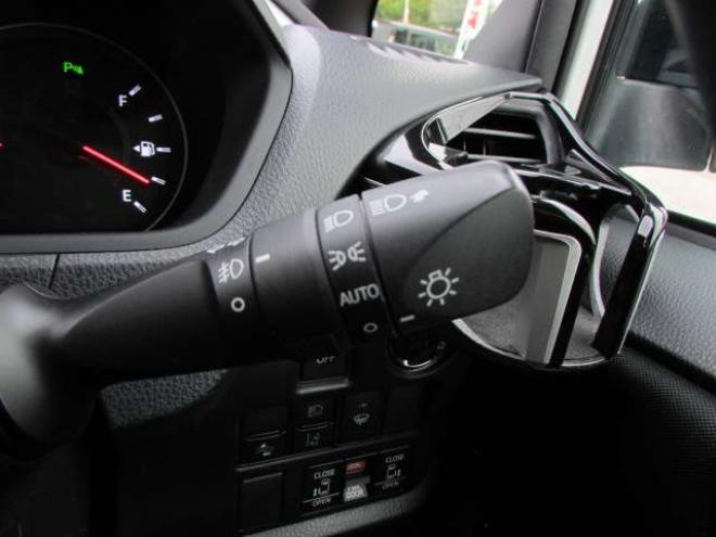 ヴォクシー2.0 ZS 煌II 4WD　純正9インチナビ/フルセグTV/バックカメラ/ビルトインETC/フリップダウンモニター/衝突軽減ブレーキ/LEDヘッドライト・フォグ/スマートキー一体式エンジンスターター/クルーズコントロール/両側パワースライドドア 2000
