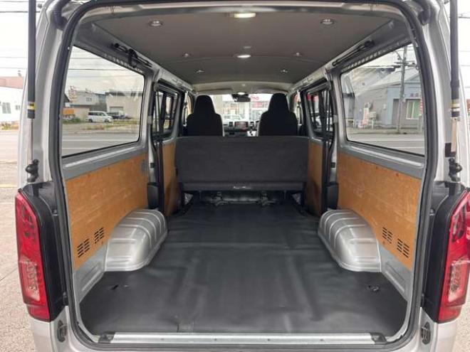 ハイエースバン2.8 DX ロング ディーゼルターボ 4WD　キーレス 両側スライドドア　415SAFARI丸目キッド 衝突被害軽減システム 車線逸脱防止 横滑り防止 パワーヒート オートハイビーム バックカメラ メモリーナビ フルセグTV 電動格納ミラー 2800