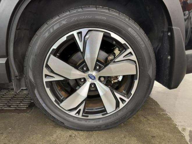 フォレスターアドバンス　ハイブリッド　本州仕入　ワンオーナー　寒冷地仕様　禁煙車　純正１８インチＡＷ　社外１７ＡＷ＋スタッドレスタイヤ付　衝突軽減アイサイト＆レーダークルーズコントロール　純正デジタルインナーミラー　純正レザーシート 4WD 2000 5Dr