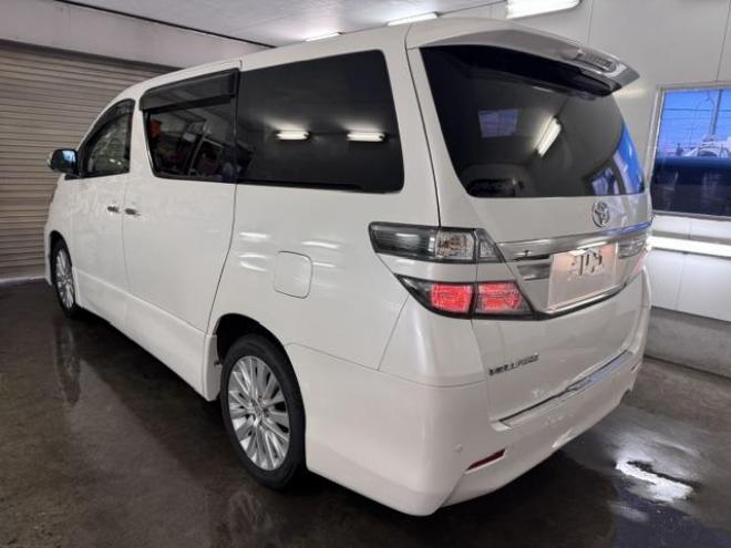 ヴェルファイア２．４Ｚ　後期型　禁煙車　純正リアフリップダウンモニター　純正１８インチＡＷ　社外１６ＡＷ＋スタッドレスタイヤ　両側パワースライドドア　純正ナビ　地デジ　ＤＶＤ再生　Ｂｌｕｅｔｏｏｔｈオーディオ　バックカメラ 4WD 2400 5Dr