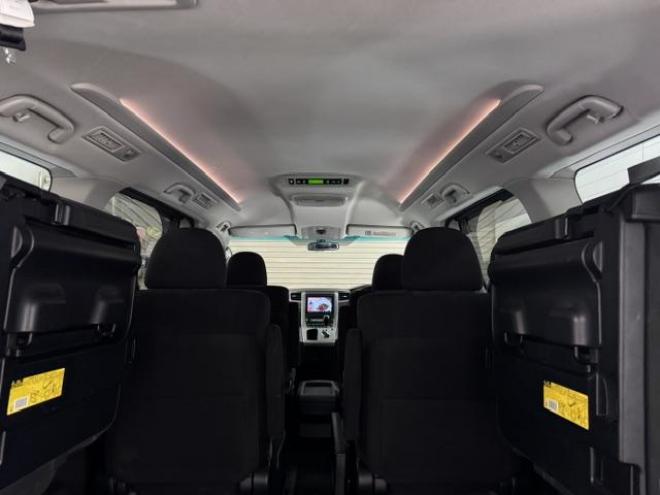 ヴェルファイア２．４Ｚ　後期型　禁煙車　純正リアフリップダウンモニター　純正１８インチＡＷ　社外１６ＡＷ＋スタッドレスタイヤ　両側パワースライドドア　純正ナビ　地デジ　ＤＶＤ再生　Ｂｌｕｅｔｏｏｔｈオーディオ　バックカメラ 4WD 2400 5Dr
