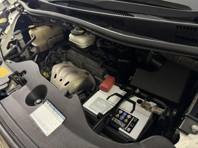 ヴェルファイア２．４Ｚ　後期型　禁煙車　純正リアフリップダウンモニター　純正１８インチＡＷ　社外１６ＡＷ＋スタッドレスタイヤ　両側パワースライドドア　純正ナビ　地デジ　ＤＶＤ再生　Ｂｌｕｅｔｏｏｔｈオーディオ　バックカメラ 4WD 2400 5Dr