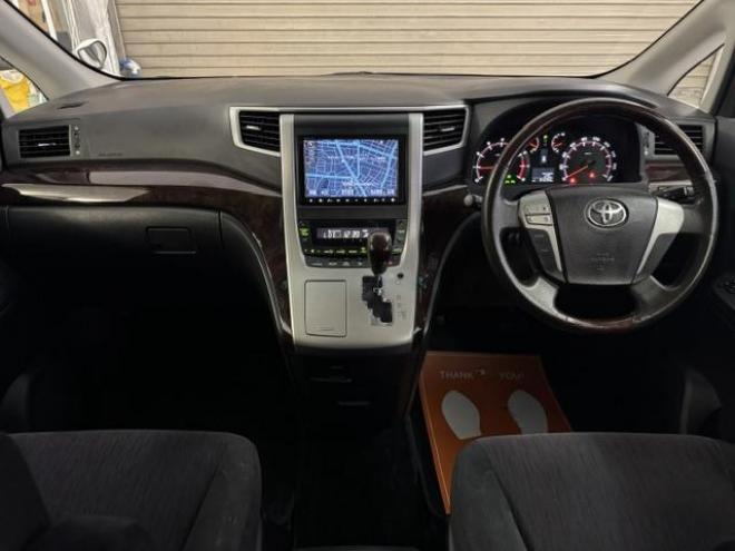 ヴェルファイア２．４Ｚ　後期型　禁煙車　純正リアフリップダウンモニター　純正１８インチＡＷ　社外１６ＡＷ＋スタッドレスタイヤ　両側パワースライドドア　純正ナビ　地デジ　ＤＶＤ再生　Ｂｌｕｅｔｏｏｔｈオーディオ　バックカメラ 4WD 2400 5Dr