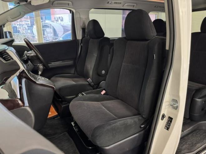 ヴェルファイア２．４Ｚ　後期型　禁煙車　純正リアフリップダウンモニター　純正１８インチＡＷ　社外１６ＡＷ＋スタッドレスタイヤ　両側パワースライドドア　純正ナビ　地デジ　ＤＶＤ再生　Ｂｌｕｅｔｏｏｔｈオーディオ　バックカメラ 4WD 2400 5Dr