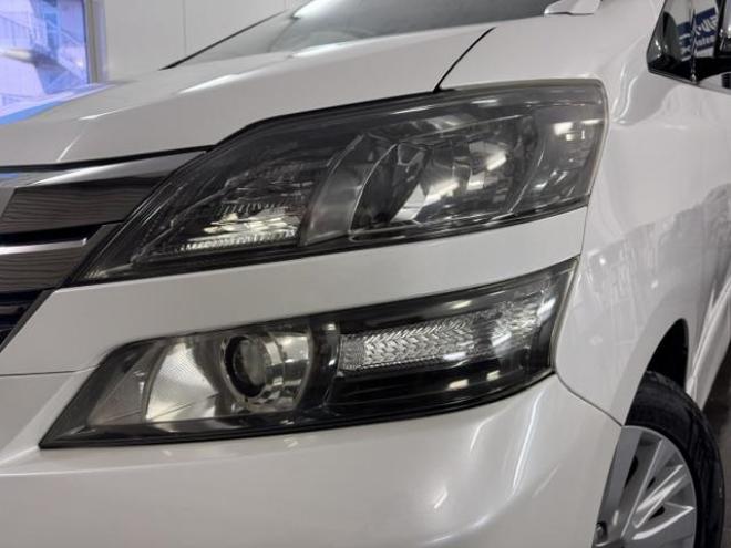 ヴェルファイア２．４Ｚ　後期型　禁煙車　純正リアフリップダウンモニター　純正１８インチＡＷ　社外１６ＡＷ＋スタッドレスタイヤ　両側パワースライドドア　純正ナビ　地デジ　ＤＶＤ再生　Ｂｌｕｅｔｏｏｔｈオーディオ　バックカメラ 4WD 2400 5Dr