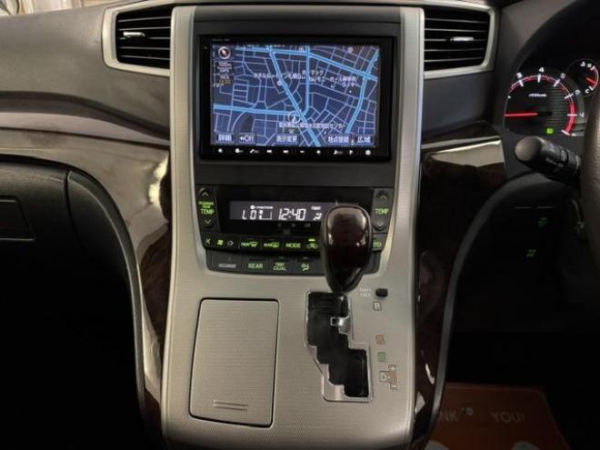 ヴェルファイア２．４Ｚ　後期型　禁煙車　純正リアフリップダウンモニター　純正１８インチＡＷ　社外１６ＡＷ＋スタッドレスタイヤ　両側パワースライドドア　純正ナビ　地デジ　ＤＶＤ再生　Ｂｌｕｅｔｏｏｔｈオーディオ　バックカメラ 4WD 2400 5Dr