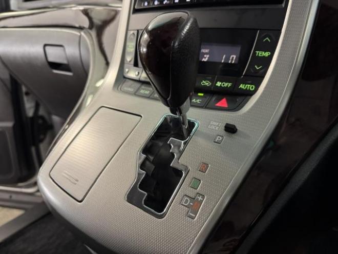 ヴェルファイア２．４Ｚ　後期型　禁煙車　純正リアフリップダウンモニター　純正１８インチＡＷ　社外１６ＡＷ＋スタッドレスタイヤ　両側パワースライドドア　純正ナビ　地デジ　ＤＶＤ再生　Ｂｌｕｅｔｏｏｔｈオーディオ　バックカメラ 4WD 2400 5Dr