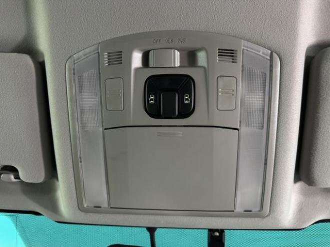 ヴェルファイア２．４Ｚ　後期型　禁煙車　純正リアフリップダウンモニター　純正１８インチＡＷ　社外１６ＡＷ＋スタッドレスタイヤ　両側パワースライドドア　純正ナビ　地デジ　ＤＶＤ再生　Ｂｌｕｅｔｏｏｔｈオーディオ　バックカメラ 4WD 2400 5Dr