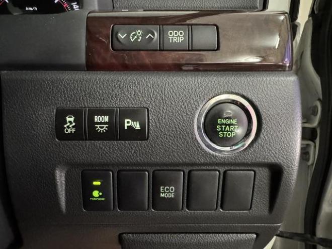 ヴェルファイア２．４Ｚ　後期型　禁煙車　純正リアフリップダウンモニター　純正１８インチＡＷ　社外１６ＡＷ＋スタッドレスタイヤ　両側パワースライドドア　純正ナビ　地デジ　ＤＶＤ再生　Ｂｌｕｅｔｏｏｔｈオーディオ　バックカメラ 4WD 2400 5Dr