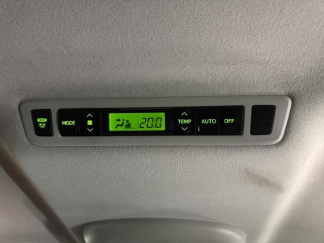 ヴェルファイア２．４Ｚ　後期型　禁煙車　純正リアフリップダウンモニター　純正１８インチＡＷ　社外１６ＡＷ＋スタッドレスタイヤ　両側パワースライドドア　純正ナビ　地デジ　ＤＶＤ再生　Ｂｌｕｅｔｏｏｔｈオーディオ　バックカメラ 4WD 2400 5Dr