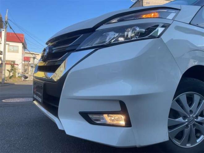 セレナ2.0 ハイウェイスター 4WD　衝突軽減　フリップダウン　本州仕入れ　9インチナビ　パワースライド 2000