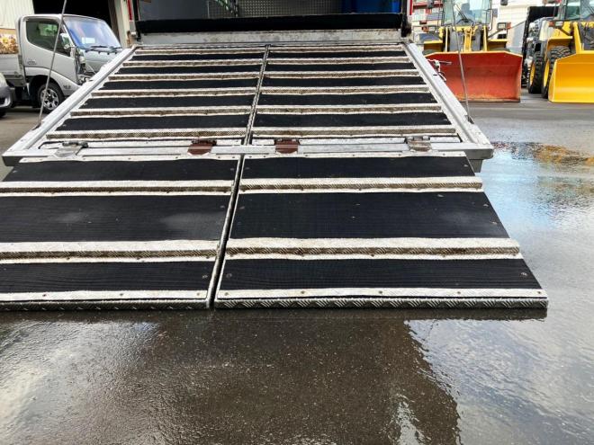 フォワード中古　増tワイド家畜運搬車　大型トラック