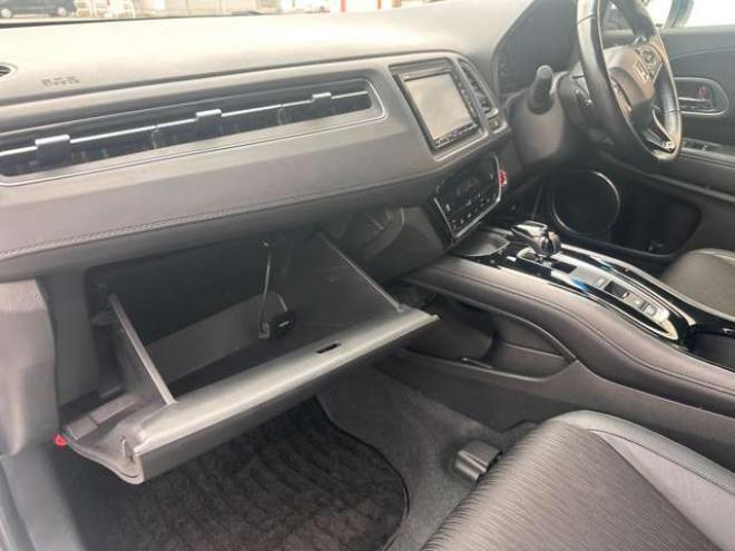 ヴェゼル1.5 ハイブリッド Z ホンダセンシング 4WD　ハーフレザーシート クルーズコントロール ステアリングスイッチ オートライト 車線逸脱防止 横滑り防止  ETC 純正ナビ USB HDMI Bluetooth TV Bカメラ SPORTモード 電動パーキング ブレーキホールド 純正エンスタ 1500