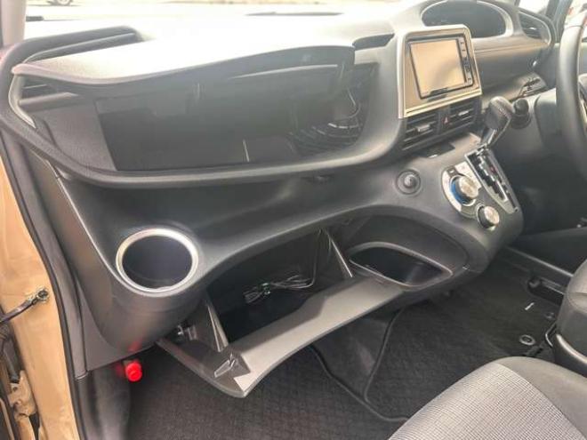シエンタ1.5 G 4WD　両側パワースライドドア Pスタート ステアリングスイッチ　社外7インチナビ  Bカメラ Bluetooth ワンセグTV 横滑り防止 車線逸脱防止 USBポート 前後ドラレコ 純正エンジンスターターISOFIX対応 オートハイビーム 1500