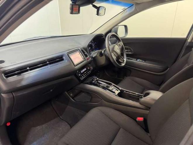 ヴェゼル1.5 ハイブリッド X 4WD　ナビ　TV　Bカメラ　Bluetooth　夏冬タイヤ 1500