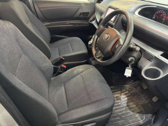 シエンタ1.5 X Vパッケージ 4WD　夏冬タイヤ　ナビ　TV　Bカメラ Bluetooth 1500