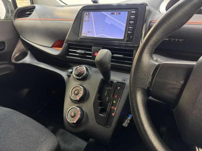 シエンタ1.5 X Vパッケージ 4WD　夏冬タイヤ　ナビ　TV　Bカメラ Bluetooth 1500