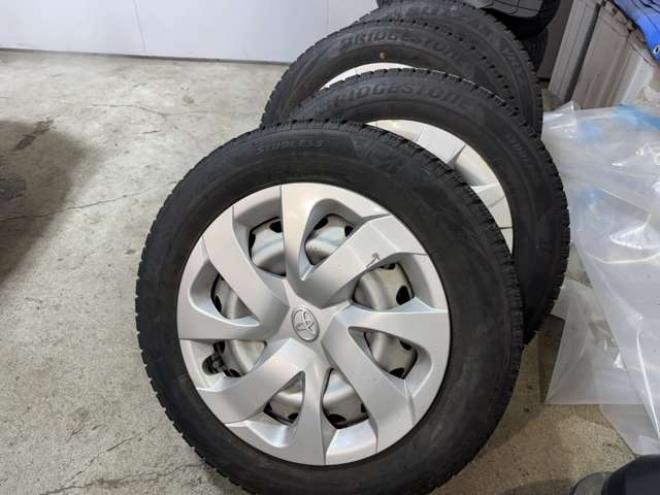 シエンタ1.5 X Vパッケージ 4WD　夏冬タイヤ　ナビ　TV　Bカメラ Bluetooth 1500