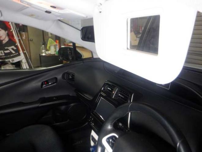 プリウス1.8 S セーフティ プラス E-Four 4WD　ナビ・TV・Bカメラ・B/T・LEDヘッドライト・ヘッドアップディスプレイ・ワイパーデアイサー・スマートキー・プッシュスタート・衝突軽減・寒冷地仕様・クリアランスソナー・ステアリングスイッチ・ビルトインETC 1800