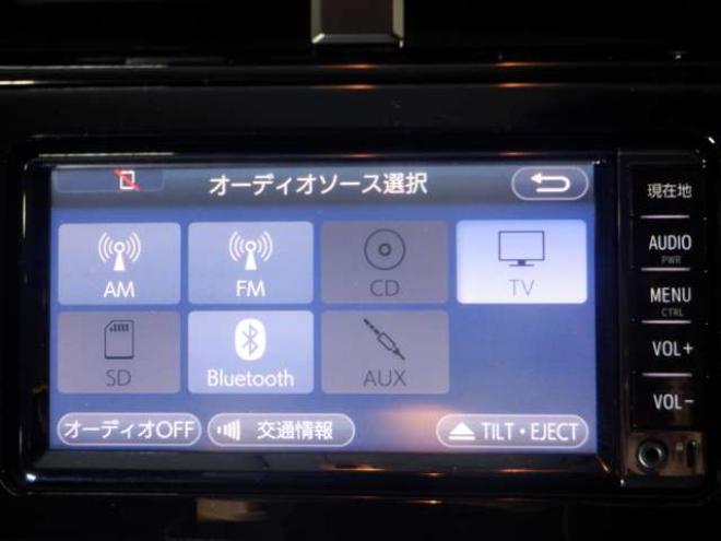 プリウス1.8 S セーフティ プラス E-Four 4WD　ナビ・TV・Bカメラ・B/T・LEDヘッドライト・ヘッドアップディスプレイ・ワイパーデアイサー・スマートキー・プッシュスタート・衝突軽減・寒冷地仕様・クリアランスソナー・ステアリングスイッチ・ビルトインETC 1800