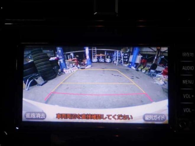 プリウス1.8 S セーフティ プラス E-Four 4WD　ナビ・TV・Bカメラ・B/T・LEDヘッドライト・ヘッドアップディスプレイ・ワイパーデアイサー・スマートキー・プッシュスタート・衝突軽減・寒冷地仕様・クリアランスソナー・ステアリングスイッチ・ビルトインETC 1800