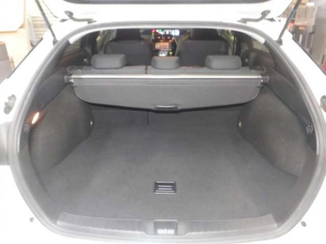 プリウス1.8 S セーフティ プラス E-Four 4WD　ナビ・TV・Bカメラ・B/T・LEDヘッドライト・ヘッドアップディスプレイ・ワイパーデアイサー・スマートキー・プッシュスタート・衝突軽減・寒冷地仕様・クリアランスソナー・ステアリングスイッチ・ビルトインETC 1800