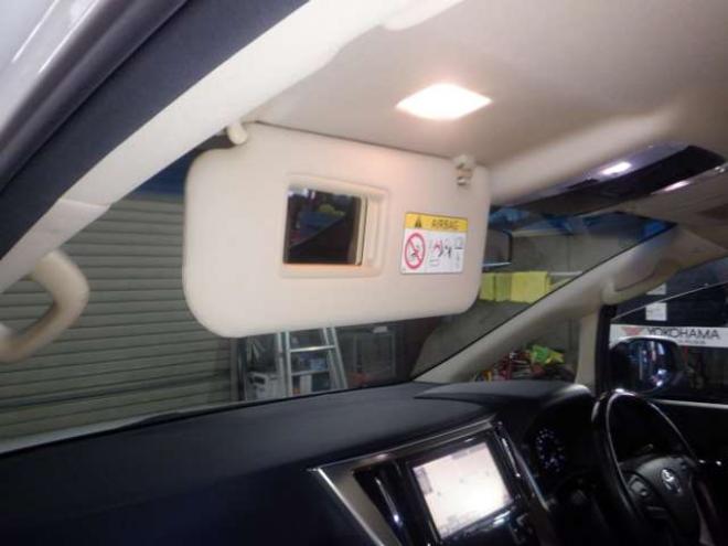 ヴェルファイアハイブリッド 2.5 V E-Four 4WD　本州仕入・ナビ・TV・B/T・フロントカメラ・バックカメラ・両側電動・ハーフレザーシート・LEDヘッドライト・メモリー付き電動シート・スマートキー・プッシュスタート・クルコン・クリアランスソナー・ETC 2500